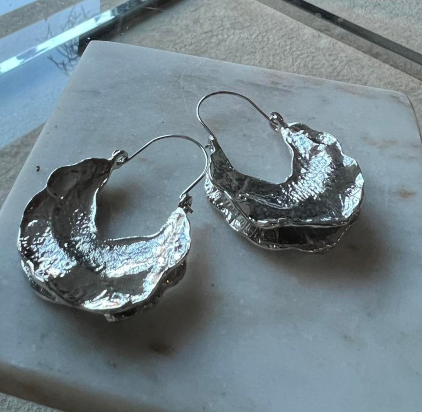 Vintage silver plated crinkle crescent hoop earrings