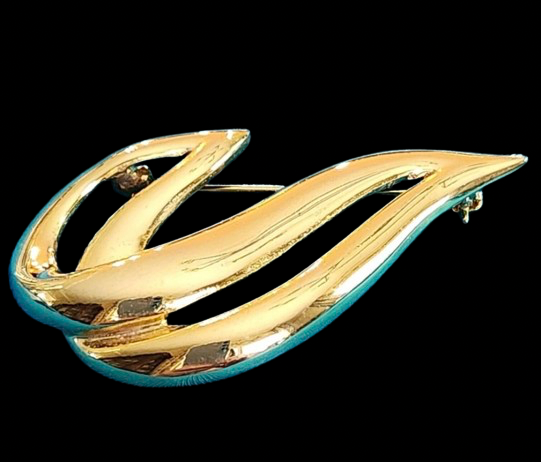 Vintage GoldTone Swirl
Brooch Pin