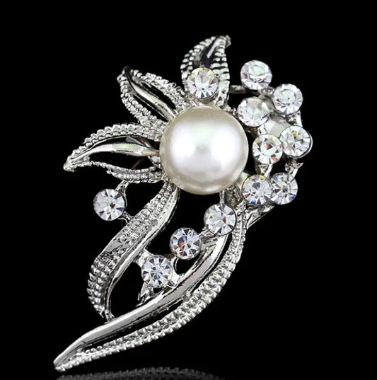 Rhinestone Brooch W/Lg Center Pearl