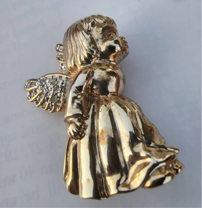 Vintage Angel Goldtone Brooch W/Clear Rhinestones.