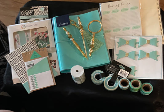 Filofax Turquoise Patent Planner. Rarely Used, Excellent Condition. Many accessories included! (See description for details)